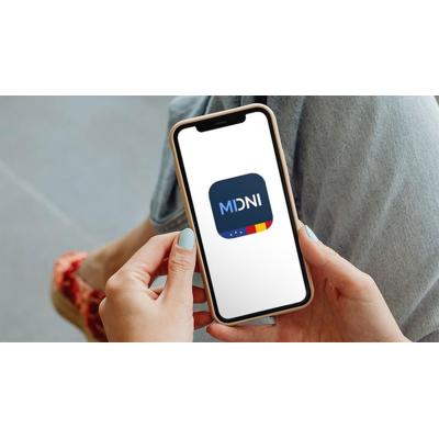 Ya es obligatorio aceptar el DNI digital como identificación: cómo vincularlo en tu móvil con la app MiDNI