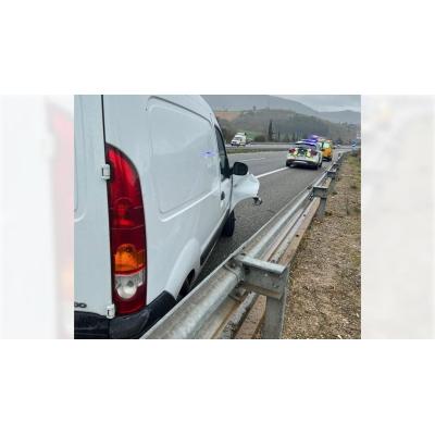 Investigado tras causar un accidente en la A-12 en Cirauqui, darse a a la fuga y ocultar su coche junto a un taller