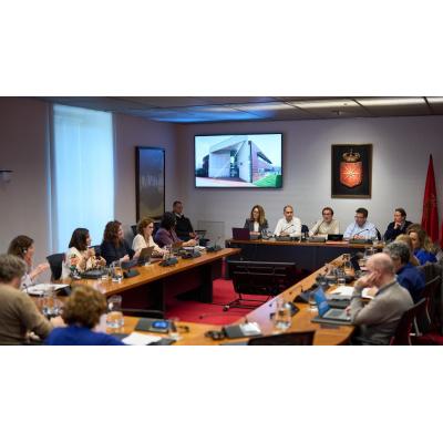 Los partidos del Gobierno reconocen la sobrecarga médica de trabajo