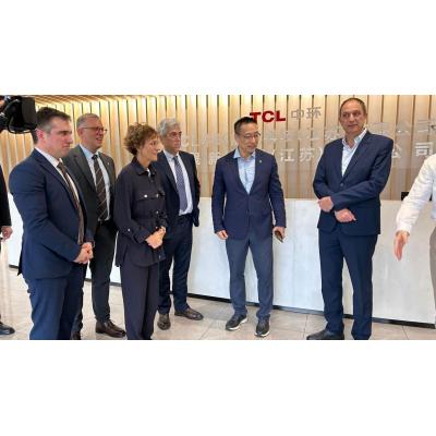 Chivite visita la empresa china de energía TCL Solar para compartir el "potencial" de Navarra en energías renovables