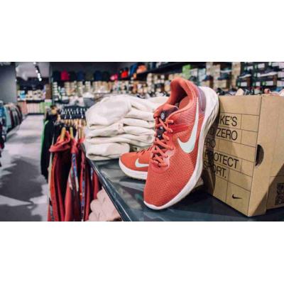 El nuevo paraíso del 'outlet' abre sus puertas en Pamplona y regalará 300 euros a su primer cliente