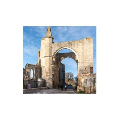 El monasterio que "atraviesa" la carretera en pleno Camino de Santiago a dos horas de Navarra