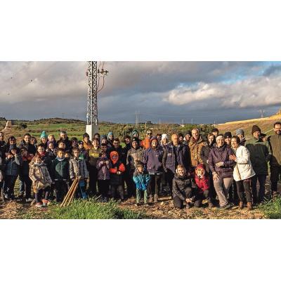 Manos voluntarias para mejorar la biodiversidad de Tafalla
