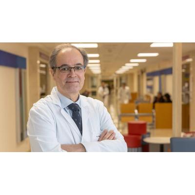 El médico de la Clínica Universidad de Navarra que ha hecho historia en la cirugía plástica asume un nuevo cargo