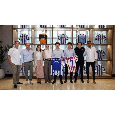 Los finalistas de Copa rinden un emotivo homenaje al navarro Nacho Ansó en Sevilla
