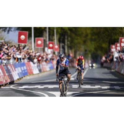 Evenepoel firma su primera victoria en la Amstel Gold Race