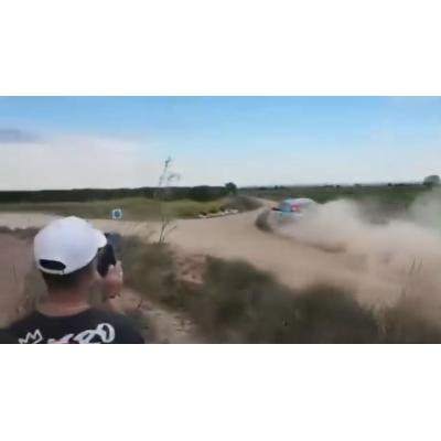 Un herido leve en el rally de Cintruénigo tras accidentarse dos coches que han acabado en llamas