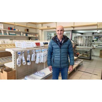 Valentín, el pamplonés que se despide de su tienda de toda la vida: "Nos abrasan a impuestos"