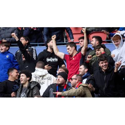 La Liga enfada de nuevo a la afición de Osasuna con sus nuevos horarios: entre semana y muy tarde