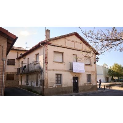 La familia de okupas en Beriáin: "Estamos sufriendo acoso, es despreciable el trato que se nos está dando"