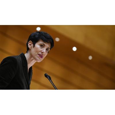 "Extranjeros delincuentes": Ayuso le saca los colores a la ministra Elma Saiz al rescatar un viejo vídeo