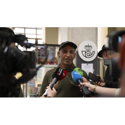 Los primeros inmigrantes en solicitar su regularización: "Es una alegría y un alivio poder trabajar legalmente"