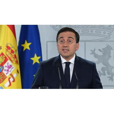 Albares lamenta que Machado haya venido como "líder ideológica" después de que España le ofreciera refugio