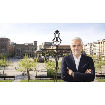 Arturo del Burgo, abogado y escritor: "La adicción a la crueldad te atrapa más que el alcohol o las drogas"