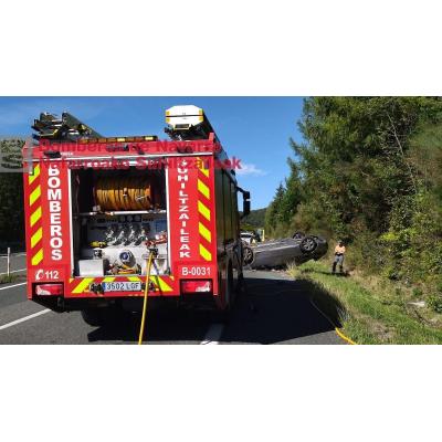 Los propietarios apagan gran parte del incendio causado por un rayo en una casa en Leitza