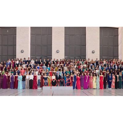 El emotivo acto que ha reunido en la UPNA a 201 estudiantes y más de 2.000 familiares