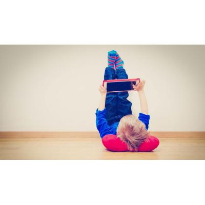 Médicos y psicólogos advierten del "daño" de las pantallas en niños y recomiendan cero horas hasta los 6 años
