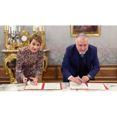 Pedro Sánchez ningunea a Chivite y anuncia competencias para Navarra informando a una diputada de otra provincia