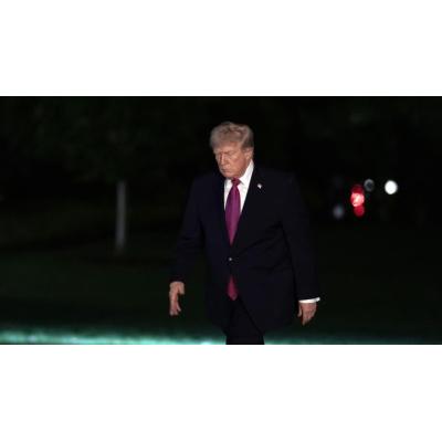 Trump anuncia más negociaciones después de que Irán ataque varios barcos en Ormuz