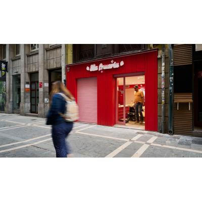 Abre en Pamplona la tienda viral de fresas con chocolate que siempre tiene colas