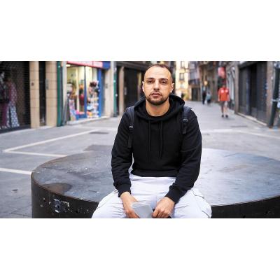 Khalid: "Sin papeles todo es más complicado"