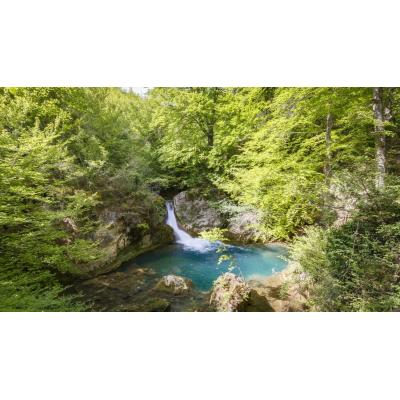 El pueblo que da acceso al nacedero de aguas turquesas de uno de los ríos más característicos de Navarra