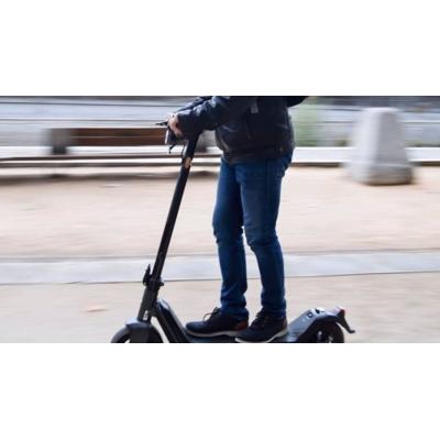 Multas de hasta 800 euros: la Policía Municipal controla el uso de patinetes eléctricos en Pamplona