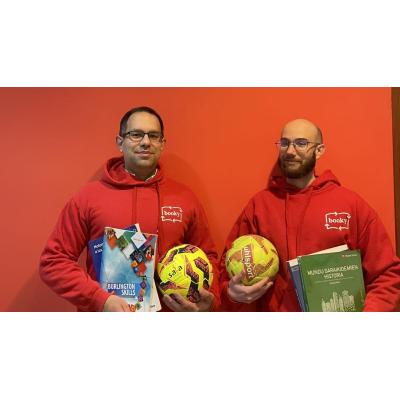 Una tienda de libros usados celebra su primer aniversario con un torneo de 12 horas de fútbol sala