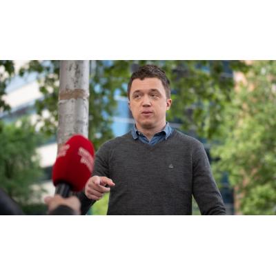Errejón pide que la justicia haga a Mouliaá "responder por tantas mentiras y difamaciones"