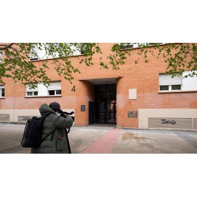 La juez deja en libertad al encarcelado tras la muerte de su expareja, que se precipitó desde un tercer piso en Pamplona