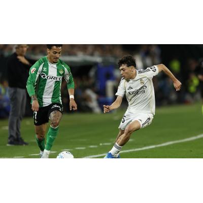 Bellerín pone a bailar La Cartuja en el descuento