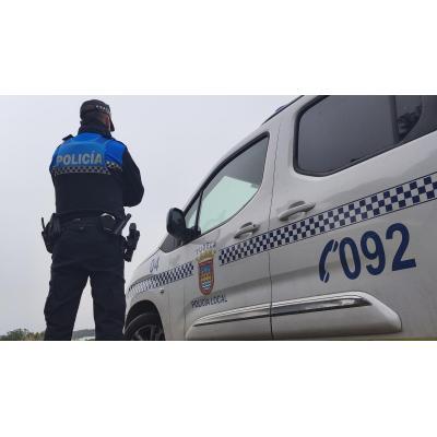 Herida leve una mujer al caerse de la moto