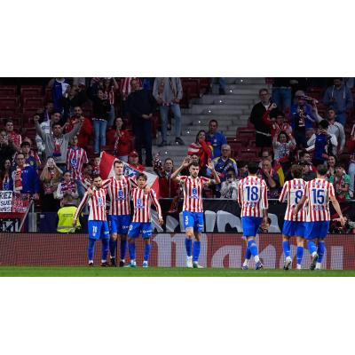 El Atlético se rearma, pero sufre por Barrios
