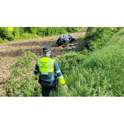 Un joven de 27 años, herido grave tras salirse de la vía en Navarra y despeñarse con su coche de madrugada