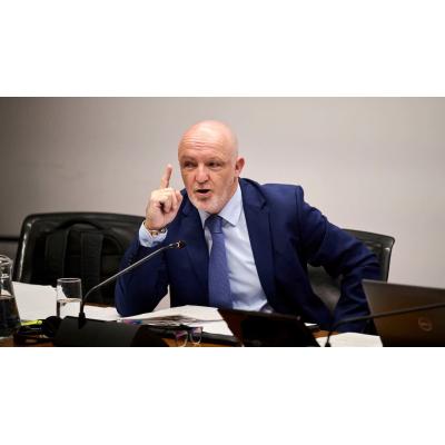 Esparza desmonta la trampa del PSN en el Parlamento: "Estoy aquí por denunciar el 'caso Velate' y a Santos Cerdán"