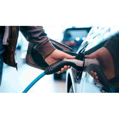 Navarra lanza ayudas de hasta 5.500 euros para comprar coche eléctrico y paga el 70% del cargador en casa