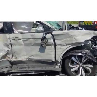 Una joven de 26 años, muy grave tras chocar su coche contra un camión en una carretera de Navarra