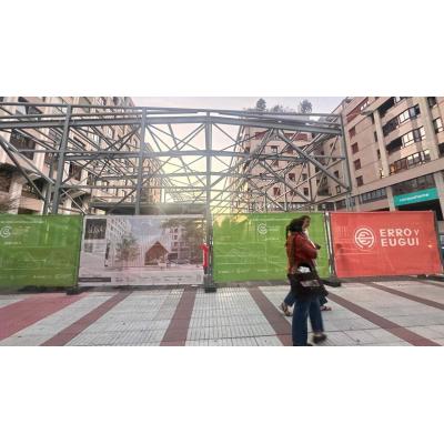 El edificio que se levanta en plena avenida de Pío XII de Pamplona y que desconcierta a los vecinos