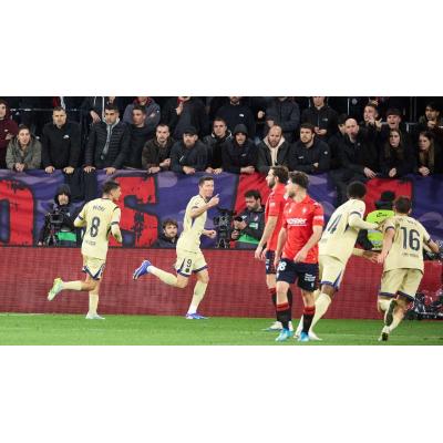Osasuna rompe su buena racha en El Sadar y le da el título de liga en bandeja al Barcelona