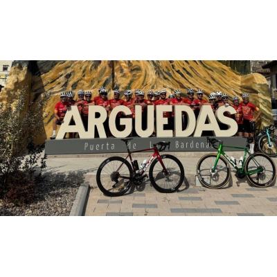 La gran cita ciclista y solidaria que llenará un pueblo de Navarra de música, camisetas rojas y ambiente