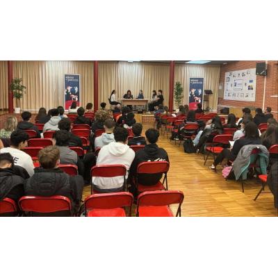 Los estudiantes de un instituto de Pamplona que han cambiado el aula por un juicio de menores