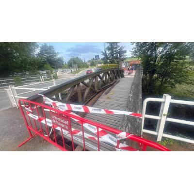 Pamplona cierra un puente peatonal sobre el río Sadar por el deterioro de sus maderas y estructura