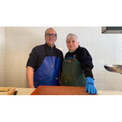Jesús y Nieves, en la última pescadería de un barrio de Pamplona: “Cuando nos jubilemos se cerrará y adiós"