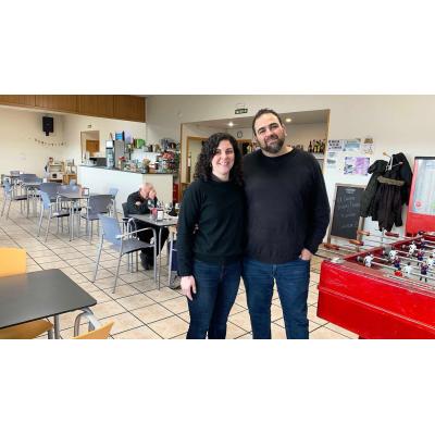 El triste adiós de Víctor y Elisenda al bar de un pueblo de Navarra: “Nos llevamos el cariño de la gente”