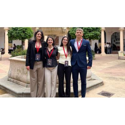 Los estudiantes de Navarra que han viajado a Córdoba para debatir sobre una pregunta que preocupa a muchas familias
