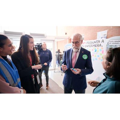 “No es una huelga”: Domínguez pone fecha a una reunión para desbloquear el conflicto por el plantón de los médicos