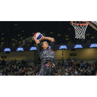 Los Harlem Globetrotters celebran sus cien años en Pamplona con un show familiar que mezcla baloncesto y humor