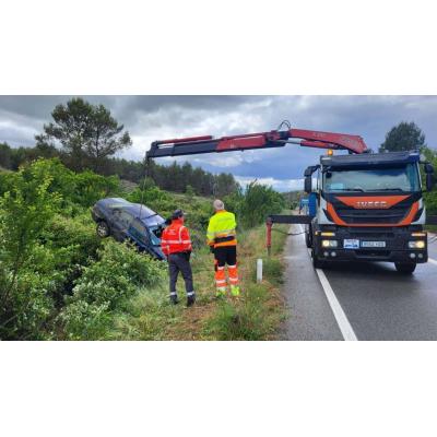 La ‘pesca’ de un coche en Navarra: así han rescatado el vehículo accidentado