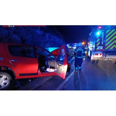 Movilización de bomberos y policías por un accidente de madrugada en una carretera de Villava