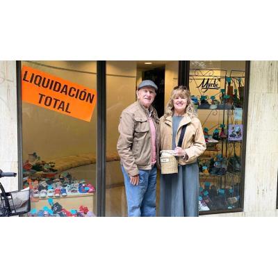 Padre e hija cierran su tienda de Pamplona después de 40 años: “Creo que ha llegado el momento”